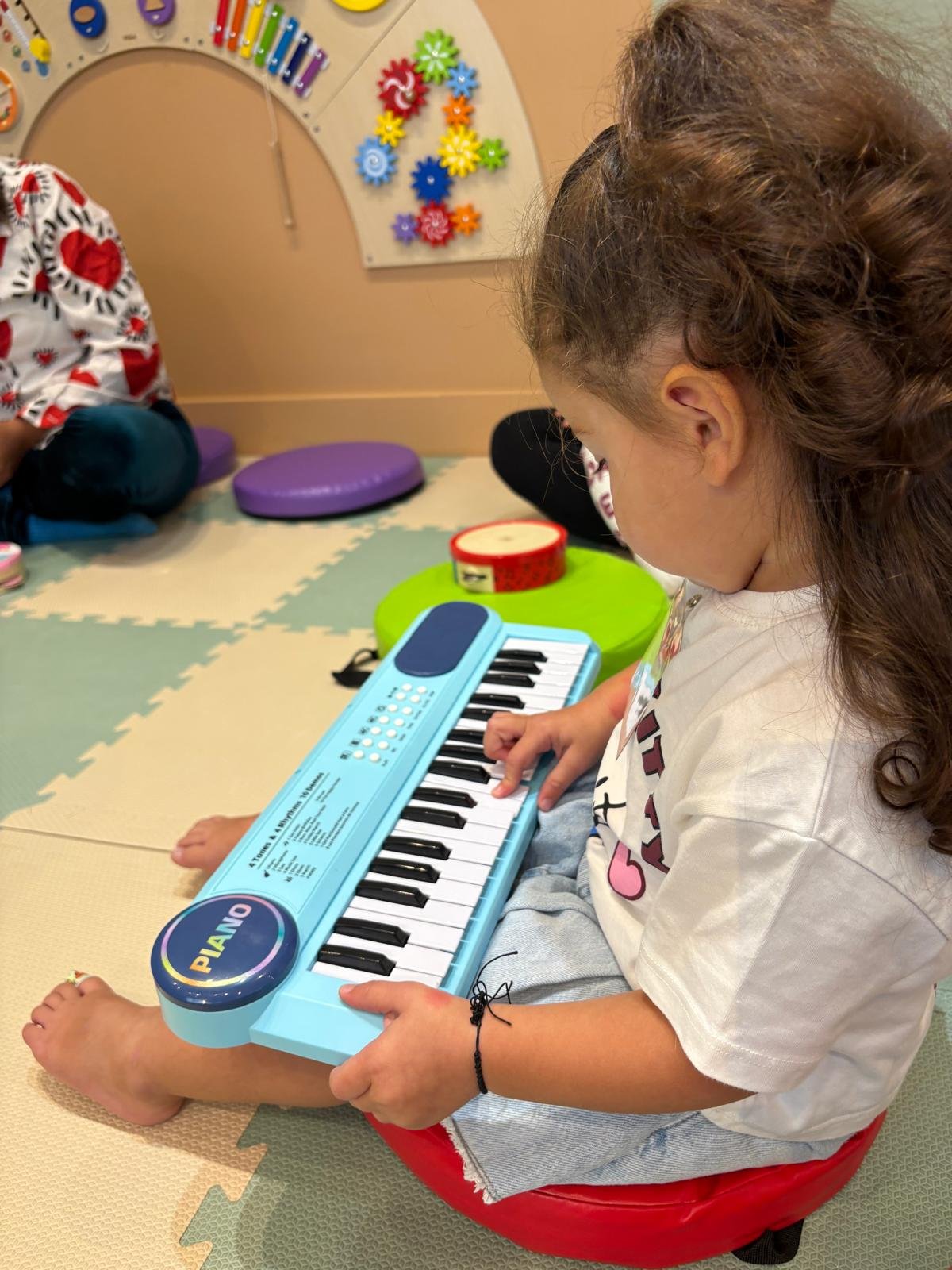 Éveil musical avec notre musicienne-pianiste Emily (6 mois - 5 ans) – Image 2