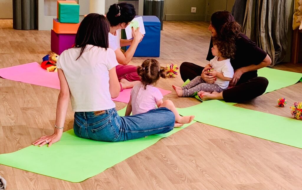 Baby yoga avec Julie (18 mois – 3 ans)