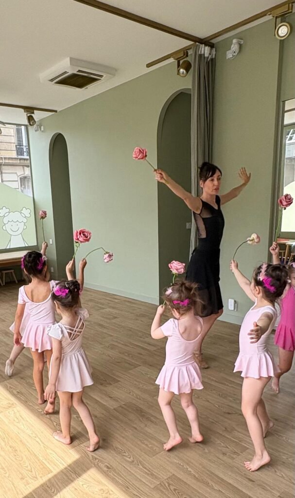 Cours d'éveil à la danse classique (3 - 5 ans)
