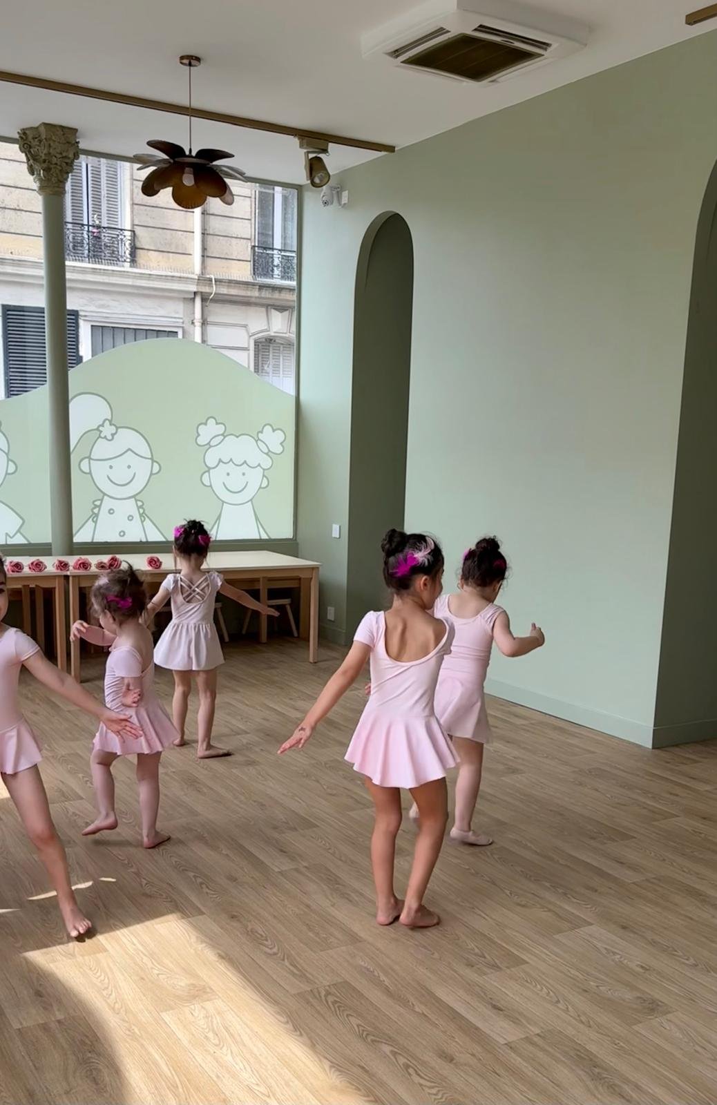 Cours d'éveil à la danse classique (3 - 5 ans) – Image 2