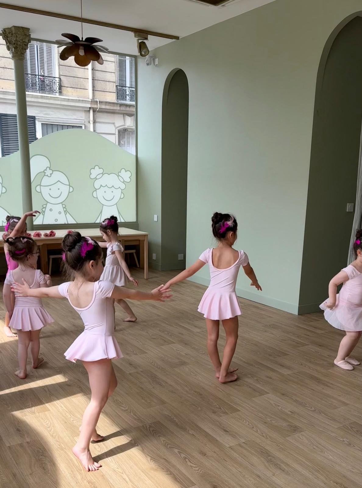 Cours d'éveil à la danse classique (3 - 5 ans) – Image 3